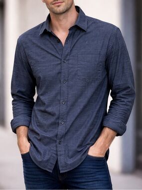 Across the Pond Men’s Signature Line Blue Striped Button Down Shirt size Medium